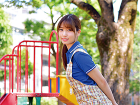 【完全主観】天使のように優しい保育士さんは童貞くんに授乳手コキで母性覚醒！！グチョ濡れマ●コで素股プレイ中にヌルっと生挿入！恥じらい筆下ろしSEX　保育業界で働く女性はエッチだった件！SP Vol.002　サンプル画像02